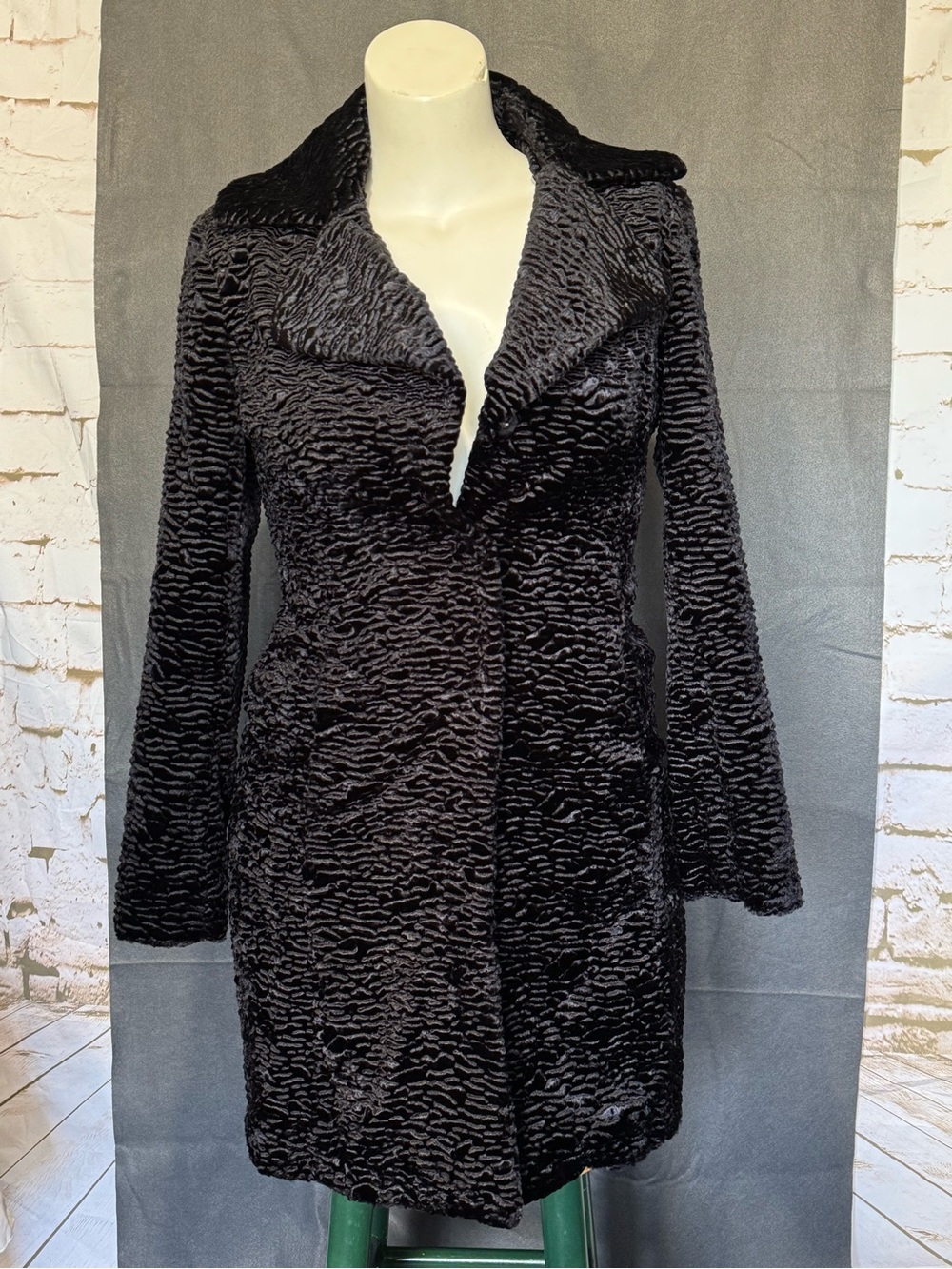 White House Black Market Black Textured Faux Fur Pea Coat Women’s Small